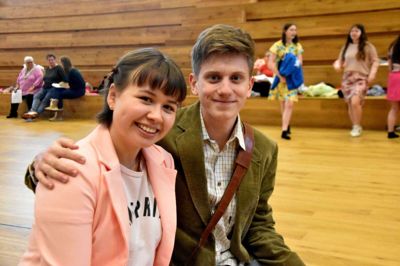 Emma Jada og Sebastian Tobijanski har to af de bærende roller i musicalen. Emma Jada som Elle og Sebastian Tobijanski som Emmet, der - uden at vi afslører for meget - måske er med i hendes lykkelige slutning. Foto: Steen Hebsgaard