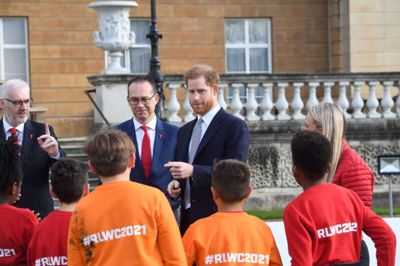 Prins Harry har måske optrådt for sidste gang som et fremtrædende medlem af den britiske kongefamilie, spekulerer britiske aviser torsdag. Han deltog i lodtrækningen til VM i Rugby League. Prins Harry er nummer seks i den britiske tronfølge.
