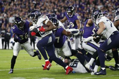 Titans-runningback Derrick Henry har gjort livet surt for modstandernes forsvar i de første to slutspilskampe, hvor han har løbet for 377 yards.