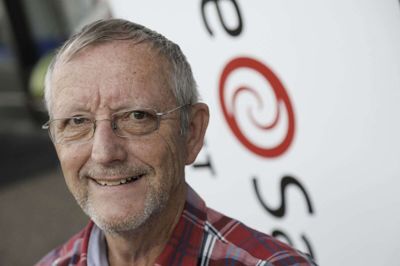 Hans Peder Nielsen, der er kendt som formand for Ikast-afdelingen af Ældre Sagen, har igen i år planer om at klæde sig ud som julemand og overraske børnebørnene, som vist ikke har regnet den ud endnu. Foto: Henrik Ole Jensen