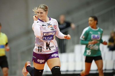 Sarah Iversen jubler i udekampen mod Skanderborg. Landsholdsstregen scorede fire gange. Foto: Ole Nielsen