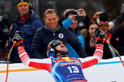 Matthias Mayer var jublende lykkelig, da han i målområdet kunne konstatere, at han havde sat den foreløbig bedste tid. Han endte også med at være lørdagens hurtigste i Kitzbühel.
