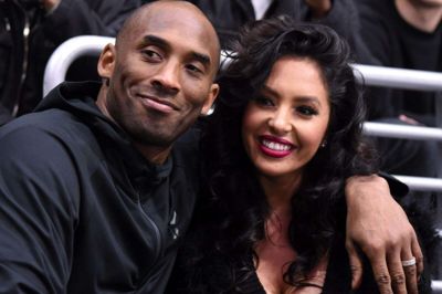 Her ses den nu afdøde basketball-legende Kobe Bryant og hans hustru, Vanessa Bryant, under en NHL-kamp i Los Angeles i marts 2016.