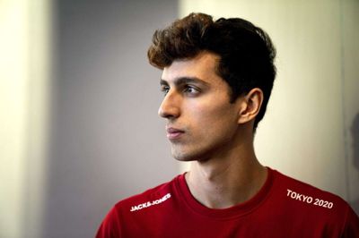 22-årige Lobo Vedel har sammen med holdkammerater sat tider indendørs og udendørs på 4x400 meter, der er blandt de hurtigste på verdensplan i 2019.