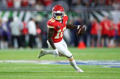 Tyreek Hill greb et dybt kast fra Patrick Mahomes på et vitalt tidspunkt i nattens Super Bowl.