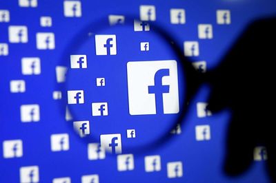 Forbrugerombudsmandens kritik har ført til, at virksomheden Sky Connect ApS nu er ophørt med at målrette reklamer for forbrugslån til mænd med interesse for spil på Facebook. (Genrefoto).