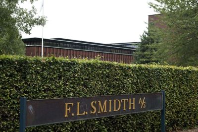 FLSmidth tjener sine penge på at levere maskiner, rådgivning og service til cementindustrien. Derudover leverer selskabet også produkter og service til mineindustrien.