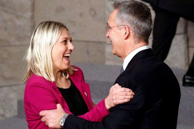 Forsvarsminister Trine Bramsen har torsdag sammen med kolleger fra Estland og Letland underskrevet en samarbjedsaftale om et Nato-divisionshovedkvarter, som Danmark skal etablere og være med til at lede i Letland.