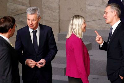 Irak har bekræftet over for Nato, at landet ønsker hjælp til træning af soldater, siger generalsekretær Jens Stoltenberg på et pressemøde i Bruxelles.