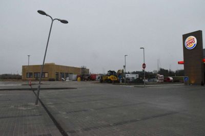 Efter planen skal McDonald’s åbne ny restaurant her ved afkørsel syd ved Brande. Som det fremgår vil restauranten få naboskab af endnu en burger-restaurant, nemlig Burger King, der åbnede i efteråret. Foto: Flemming Thulstrup