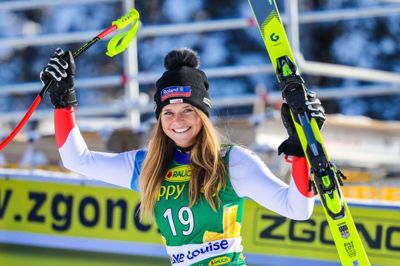 Corinne Suter har vundet World Cuppen i styrtløb.