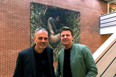 Flemming Storgaard (t.v.), kommunaldirektør i Ikast-Brande Kommune, har inviteret modedirektør Jens Poulsen i praktik i en uge. Foto: Jette Aaes
