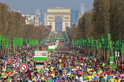 Paris Maraton er udskudt til oktober på grund af coronavirus. Ifølge arrangørerne har 60.000 løbere tilmeldt sig. (Arkivfoto)