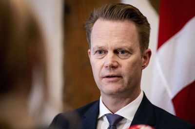 - Vi vil ikke lægge under for den afpresning fra Erdogans side. Det er fuldstændig utilstedeligt og urimeligt, at han sender mennesker mod en grænse, der er lukket, siger udenrigsminister Jeppe Kofod (S) om Tyrkiets præsident.