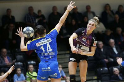 Jeanett Kristiansen har scoret 71 mål i 13 kampe i HTH Ligaen. Det gør hende til nummer seks på topscorerlisten, og målene bidrager også til, at den pågående og hårdtskydende norske back nu får en plads på efterårets hold i HTH Ligaen. Foto: Flemming Hansen