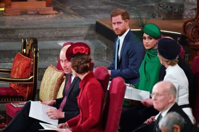 Britiske prins Harry og hertuginde Meghan Markle har mandag haft deres sidste optræden som en del af den royale familie. Det var ved en gudstjeneste i Westminster Abbey i London sammen med medlemmer af den kongelige familie.