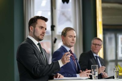 Erhvervsminister Simon Kollerup (S), finansminister Nicolai Wammen (S) og skatteminister Morten Bødskov (S) præsenterede tirsdag en kompensationsordning for arrangører, der er ramt af aflysninger og andet som følge af coronavirussets spredning i Danmark.