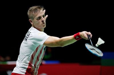 - Nogle turneringer aflyser, mens andre kører videre. I det igangværende All England lukker de endda hundredevis (eller måske tusindvis) af tilskuere ind hver dag. Hvordan giver det mening? Det gør det ikke, skriver Hans-Kristian Vittinghus på Facebook.