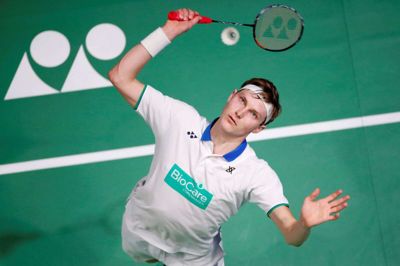 Viktor Axelsen tabdte sidste år All England-finalen til japaneren Kento Momota, som ikke er med i år grundet skaderne efter et biluheld. (Arkivfoto)