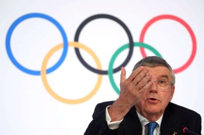 IOC-præsident Thomas Bach og resten af toppen i Den Internationale Olympiske Komité mødes tirsdag til møde om udsigterne for OL i Tokyo. (Arkivfoto)