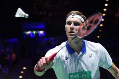 Så sent som i søndags vandt Viktor Axelsen All England i herresingle, men nu må fynboen og hans landsmænd ikke træne i de danske badmintonhaller.