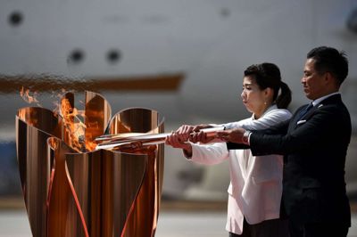 Fredag 20. marts ankom den olympiske flamme til Japan under en noget mindre ceremoni end oprindelig planlagt.