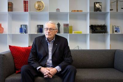 Det rutinerede IOC-medlem Dick Pound fortæller, at OL i Tokyo bliver udskudt. Det er i hvert fald canadierens egen fortolkning af udmeldingen fra IOC. (Arkivfoto)
