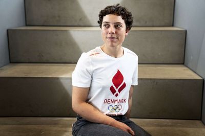 49erFX-sejleren Ida Marie Baad skaffede en OL-billet i bådklassen tidligere i år i et tæt kapløb med en anden dansk sejlduo. Men spørgsmålet er, om hun sammen med makkeren Marie Thusgaard kan klargøre båden til næste års lege. For de kan ikke længere garanteres en plads ved legene, efter at OL i Tokyo er udskudt fra 2020 til 2021.