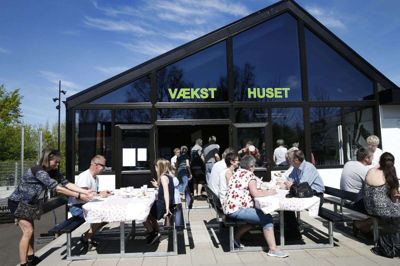 Onsdag aften bliver Væksthuset forhåbentlig fyldt godt op til endnu et arrangement, når Bording Lokalråd inviterer til kombineret foredrag og årsforsamling. Håbet er, at flest mulige kommer og tilkendegiver, hvad de ønsker, at lokalrådet med. Foto: Flemming Hansen