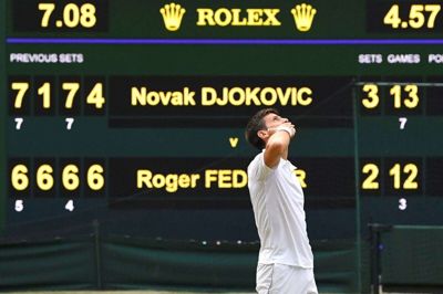 Det er tvivlsomt, om Novak Djokovic får mulighed for at forsvare sin Wimbledon-titel i år. Grand slam-turneringen er i fare for at blive aflyst. Sidste år vandt serberen en tæt og mindeværdig finale over Roger Federer.