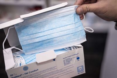 Hospitalerne har nok værnemidler som masker og desinfektion til de næste to til seks uger, hvis man ikke medregner de værnemidler, der er på vej til hospitalerne. (Arkivfoto)