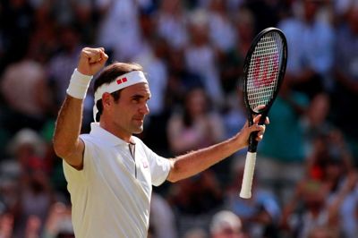 Den ottedobbelte Wimbledon-mester Roger Federer havde helt sikkert håbet på at føje en niende titel til cv'et ved dette års mesterskaber. Med aflysningen og coronakrisen ser det dog sværere og sværere ud for den aldrende stjerne at nå flere grand slam-triumfer, mener visse eksperter. (Arkivfoto.)