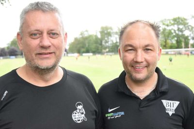 Formand for BIF Cup Kent Nielsen (t.v.) og formand for Brande IF, Michael Koch. Sidstnævnte er ked af, at BIF Cup aflyses. Særligt på deltagernes vegne. Foto: Jacob Hove