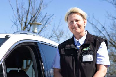 Formanden for Taxa Midt, Kir Minet, har vognmandsblod i årerne. Hendes far var også taxachauffør, og derfor er hun ikke et sekund i tvivl om, at taxaerne skal være servicemindede og stå til rådighed, når borgerne ringer. Foto: Tom Laursen