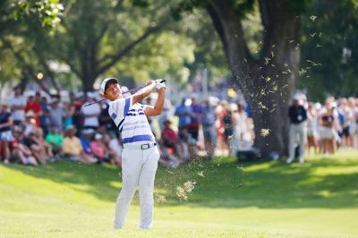 Den amerikanske PFA Tour håber, at de bedste professionelle golfspillere kan få lov til at svinge køllerne igen ved turneringen Charles Schwab Challenge, der er sat til at begynde den 21. maj. Arkivfoto er fra sidste års turnering.