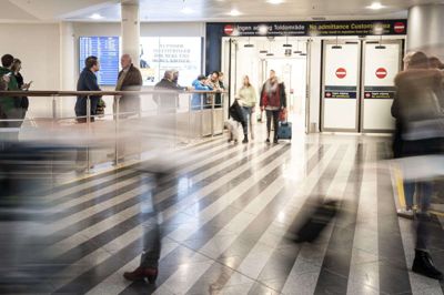 Hvis man som udenlandsk statsborger rejser til Danmark for tiden, kan man forvente at blive afvist ved grænsen, hvis ens eneste formål er at besøge sin ægtefælle her i landet. (Arkivfoto)
