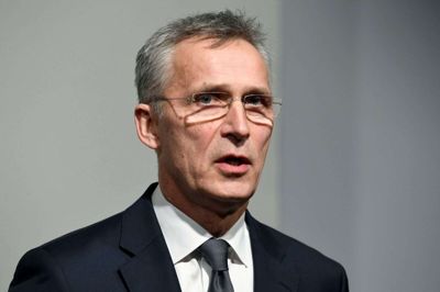 - Vi er stadig til stede i Irak. Missionens øverstbefalende er der. Vi yder støtte til de irakiske sikkerhedsstyrker, og vi hjælper dem med at håndtere Covid-19-krisen, siger Nato-generalsekretær Jens Stoltenberg tirsdag.