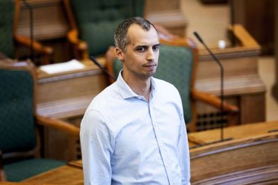 Udlændinge- og integrationsminister Mattias Tesfaye (S) har endnu ikke løftet sløret for, hvad han mener om, hvorvidt ansøgere til dansk statsborgerskab fortsat skal være i venteposition, når nu man ikke bør give håndtryk. (Arkivfoto)