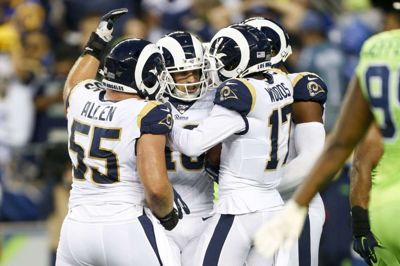 Brian Allen (til venstre) spiller til dagligt for NFL-holdet Los Angeles Rams.