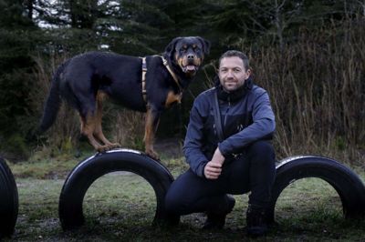 Træning, hvile og elementer fra hverdagen er vigtigt at huske som hundejer, lyder det fra hundeadfærdsbehandler, Jan Vestergaard. FOTO: HENRIK OLE JENSEN