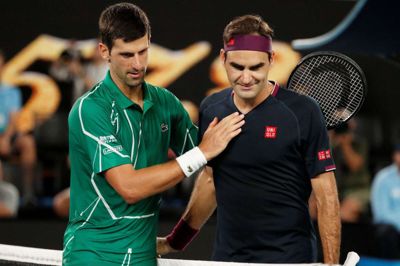 Roger Federer (th.) og Novak Djokovic (tv.) forsøger sammen med Rafael Nadal at rejse et stort beløb, som skal hjælpe deres økonomisk trængte kolleger under coronakrisen. (Arkivfoto)