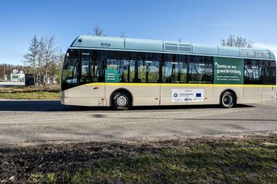 Denne og to andre brintbusser kommer mandag på vejen i Aalborg og Nordjylland som de første i Danmark. (Akrivfoto)