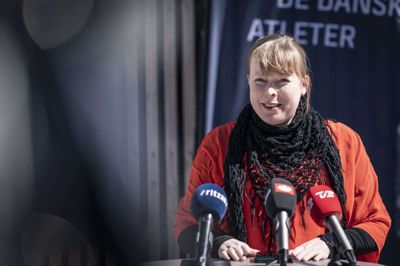 Joy Mogensen deltog onsdag i et pressemøde nær Brøndby Stadion. Her kunne hun fortælle, at regeringen havde fundet 15 millioner kroner ekstra til at støtte dansk eliteidræt, fordi de olympiske lege og de paralympiske lege er udskudt et år.