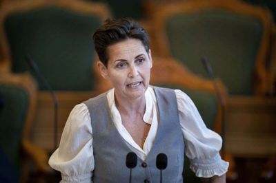 SF's formand, Pia Olsen Dyhr, mener, at forældre bør kunne få økonomisk støtte af staten under coronakrisen, hvis de passer deres syge børn og har opbrugt al ferie og lignende. (Arkivfoto)