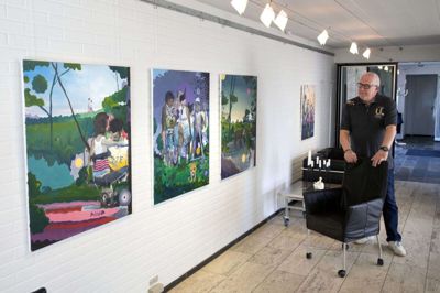 Den lokale gallerist Jørgen Østergaard åbnede i weekenden igen dørene - uden at gøre et stort nummer ud af det eller sit 30-årsjubilæum som gallerist for nylig. foto: tom laursen