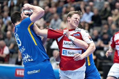 Janus Smarason og resten af Aalborg Håndbold blev kåret som DM-guldvinder, da sæsonen blev afblæst på grund af coronakrisen.