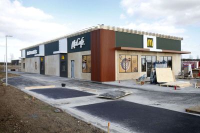 Nu går det stærkt, og på torsdag klokken 10 står er alt klar til åbning af den nye McDonald’s-restaurant i sydbyen i Ikast. Foto: Flemming Hansen