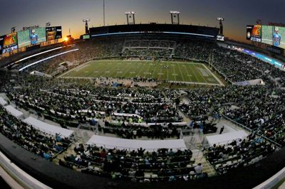 Steven Nielsen får fremover hjemmebane på Everbank Field i Jacksonville i Florida.