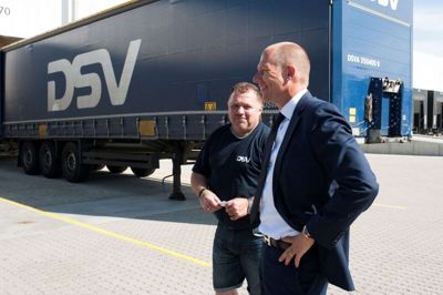 Jens Bjørn Andersen (forrest i billedet) skal finde en del besparelser i DSV Panalpina på grund af coronakrisen. (Arkivfoto)