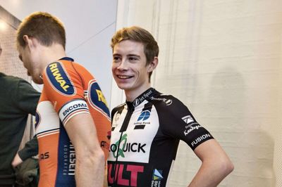 Jonas Vingegaard har underskrevet en ny kontrakt med Jumbo-Visma. Billedet her er fra 2017, da han kørte fra ColoQuick Cult.